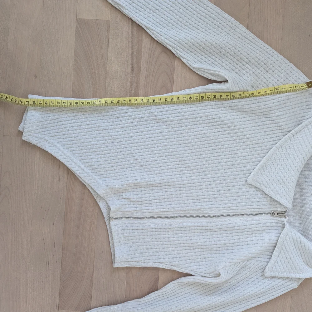 White Ribbed Zip-Up Sweater - Picture 3 of 5
